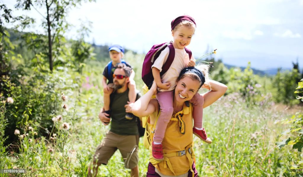 familie-in-der-natur